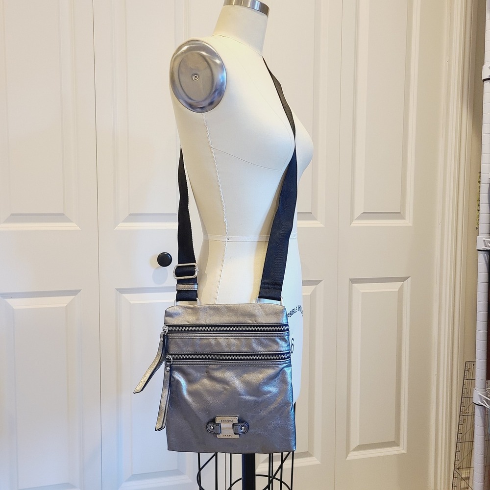 Franco Sarto Metallic Silver Crossbody Bag Multi Pocket Messenger Coin Purse